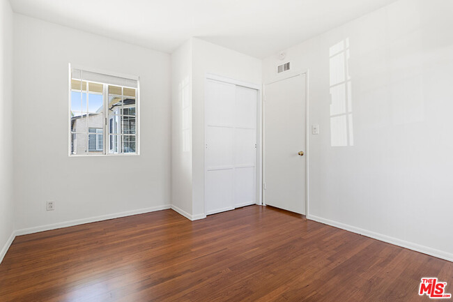 Building Photo - 13219 S Clydepark Ave