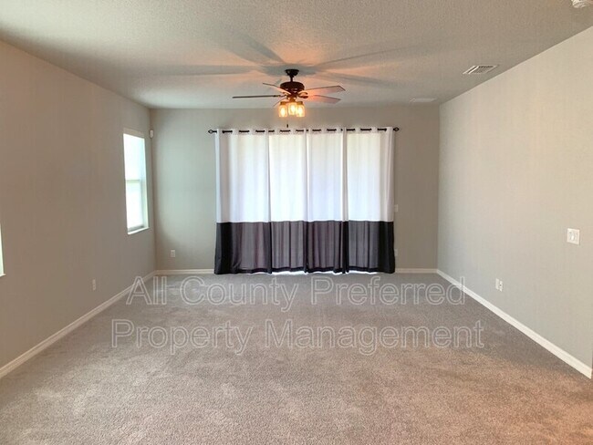 Building Photo - 2831 Casterton Dr