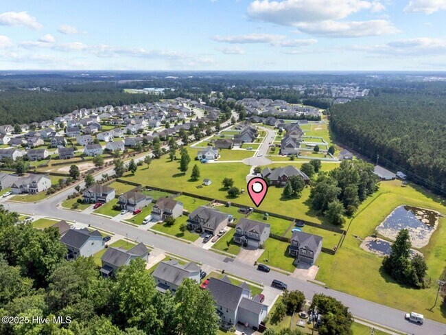 Building Photo - 4 Bedroom Home In Carolina Plantation!