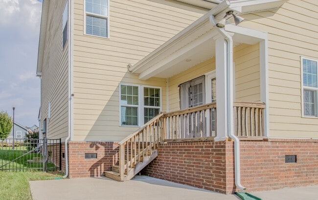 Building Photo - 2048 Oglethorpe Dr