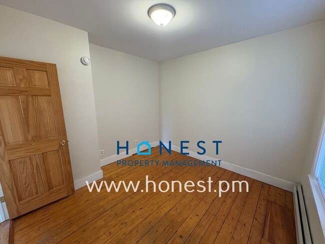 Building Photo - 7 Drummond St