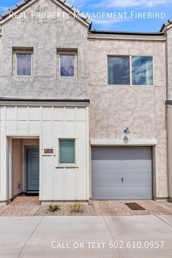 Primary Photo - 2272 W Harmont Dr