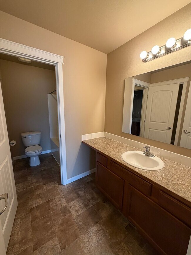 Building Photo - 1415 Grindstone Dr SE