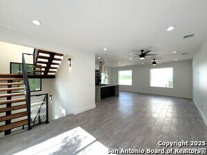 Building Photo - 2615 S Flores St