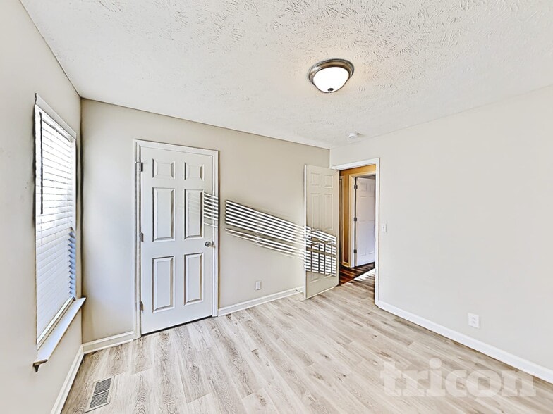 Building Photo - 2805 Blackwood Dr