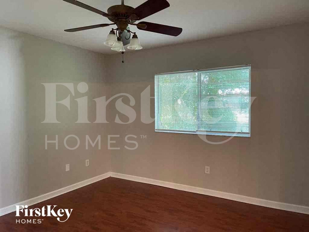 Building Photo - 3143 NE 4th St