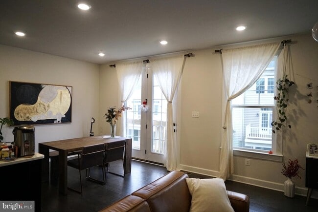 Building Photo - 730 Quarry Point Rd