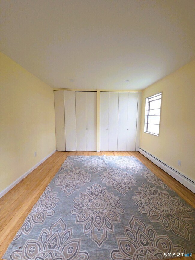 Building Photo - 43 Fairview Dr