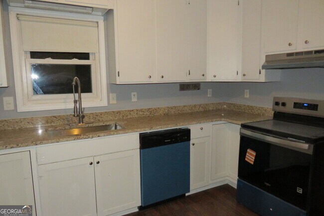 Building Photo - 1105 Hampton Rd