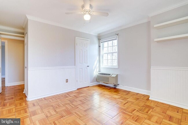 Building Photo - 1716 W Abingdon Dr