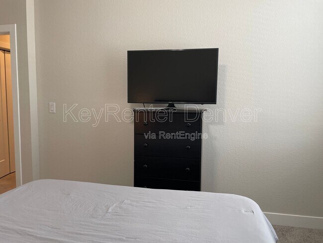 Building Photo - 9675 E Idaho Pl