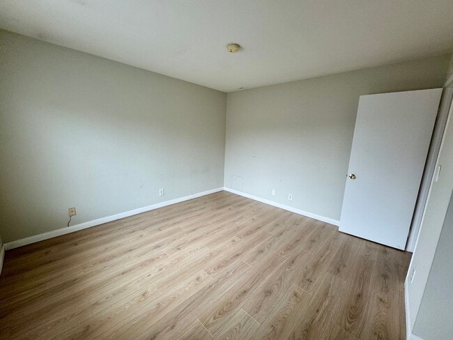 Building Photo - 3462 Del Amo Blvd