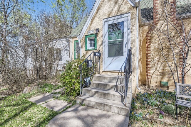 Building Photo - 520 S Loomis Ave