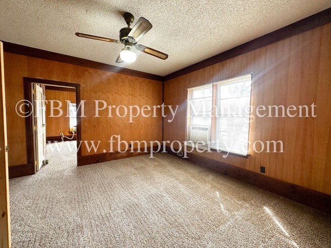 Building Photo - 303 S 9th St