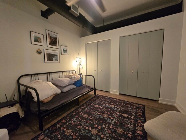 Building Photo - 212 E Cullerton St