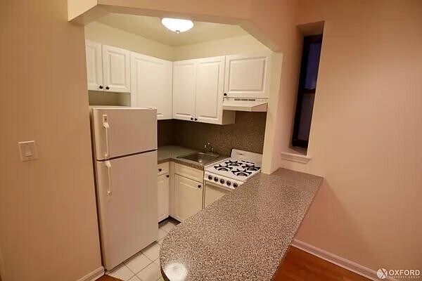 Building Photo - 151 E 81st St