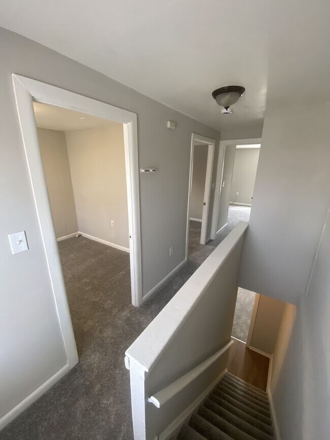 Building Photo - 663 Kohn St