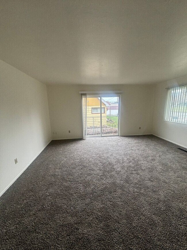 Building Photo - 2227-2227 N 5th St