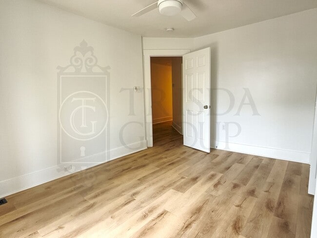 Building Photo - 1538 Fallowfield Ave