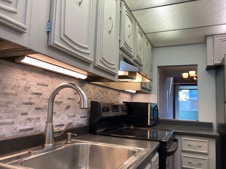 Building Photo - 705 SW 75th St