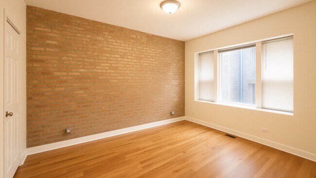 Building Photo - 4605 N Kimball Ave