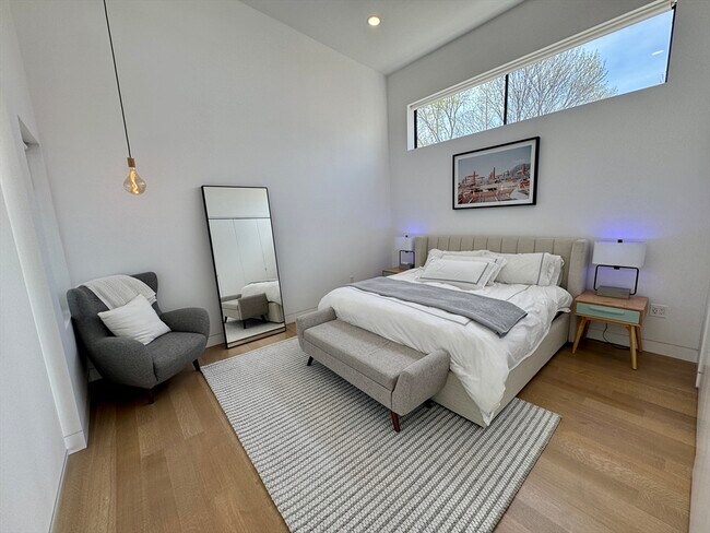 Building Photo - 22 Parker St