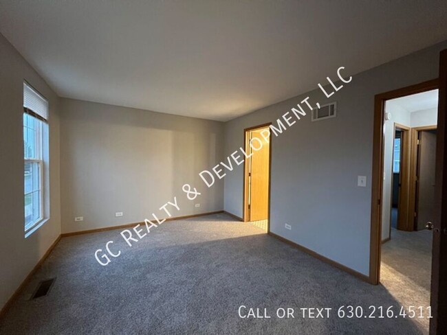 Building Photo - *** 3 BDRM - 1.5 BTH / NEW CARPET / FRESH ...