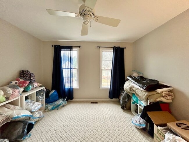 Building Photo - 5 Milestone Manor Ct