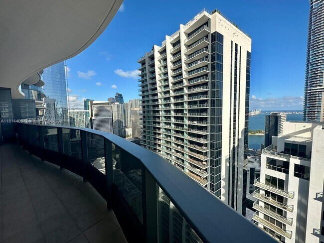 Building Photo - 1000 Brickell Plaza