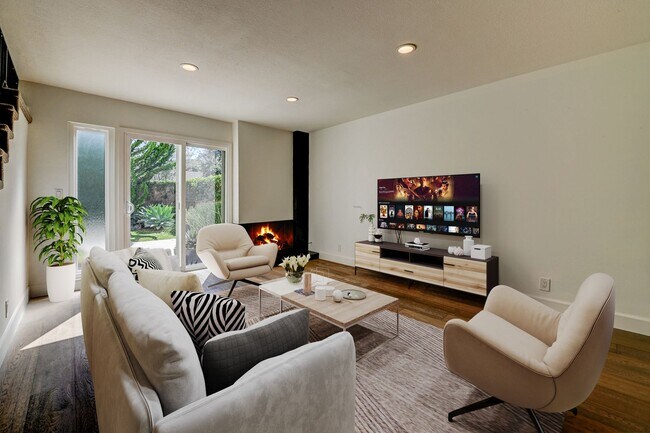 Building Photo - Updated, 3 bedroom 2.5 bath townhouse located in the Newport Riviera Community