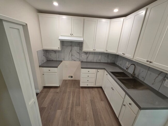 Building Photo - LOOKS JUST LIKE NEW