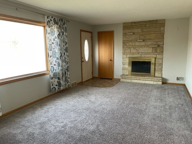 Building Photo - Three Bedroom Home in NE Rochester MN