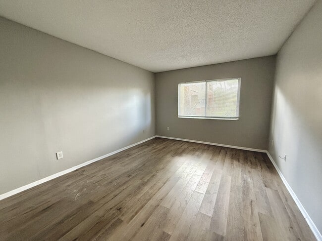 Building Photo - 644 Kenwick Cir