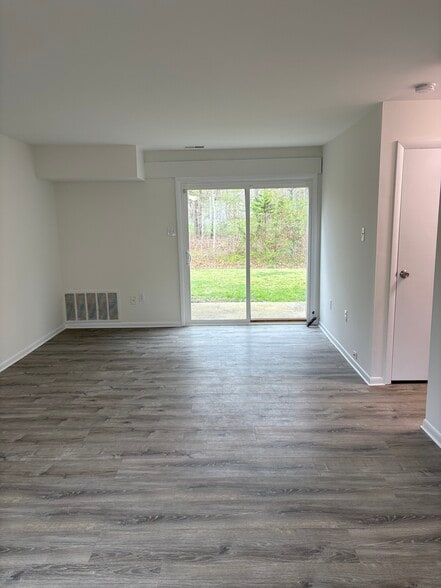 Building Photo - 60 Tavistock Dr