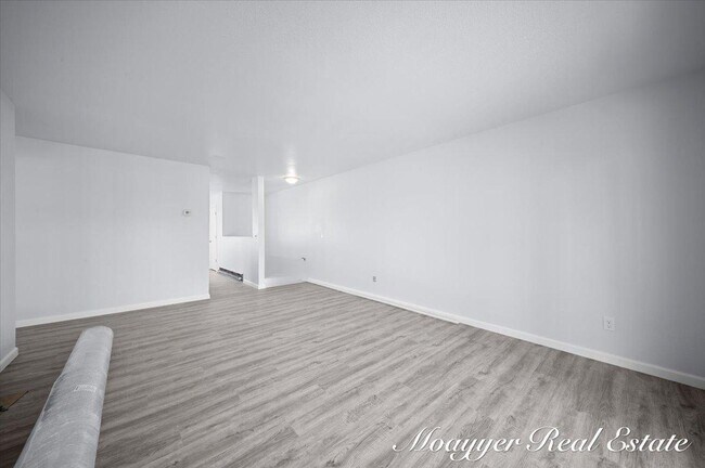 Building Photo - 1041 Abbey Ct