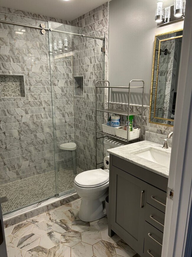 Building Photo - Forest Ridge off Middleground Road