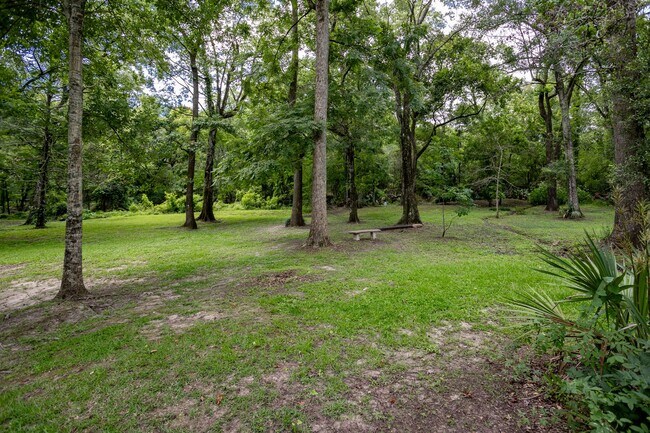 Building Photo - Historic Highland Road Beauty with Bayou V...
