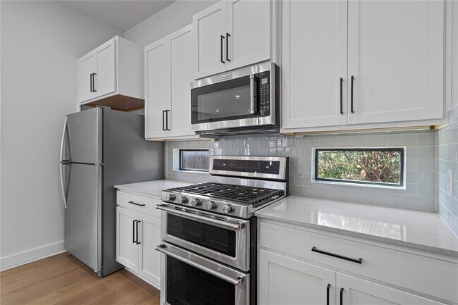 Building Photo - 409 Delmar Ave