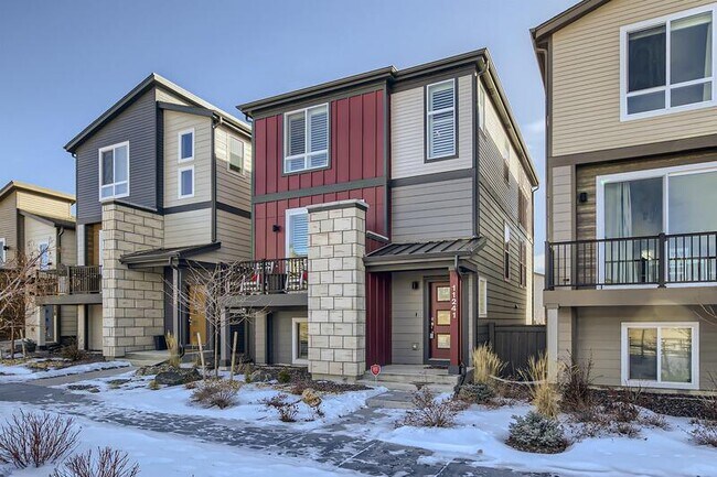 Primary Photo - 11241 Modern Mdw Lp