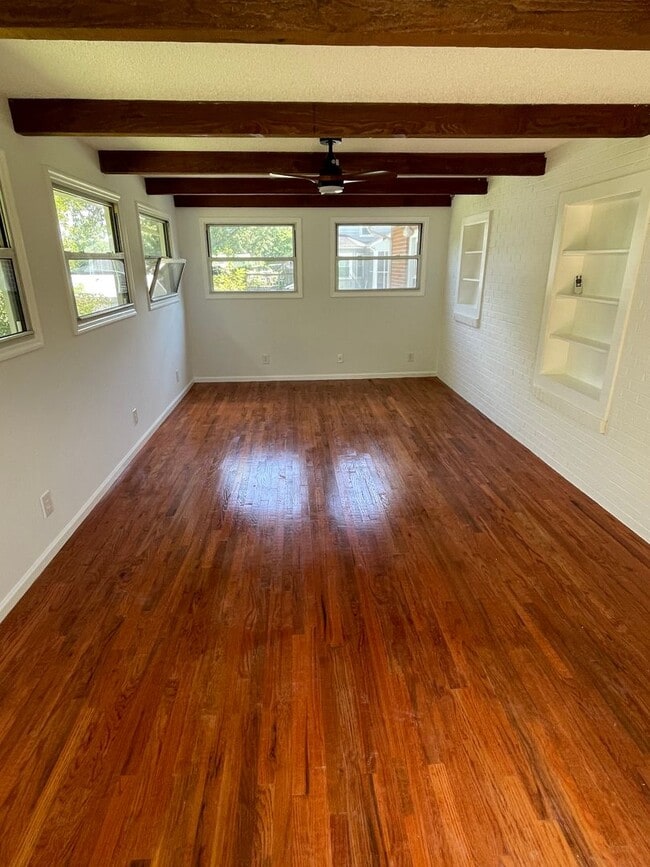 Building Photo - Brick 3 bedroom 2 bath in Bristol