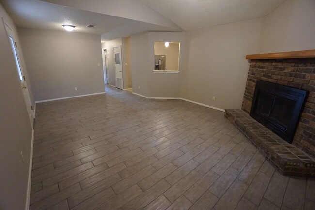 Building Photo - 3 Bed 2 Bath 1 Car Garage with Yard Care Included, Refrigerator Provided.
