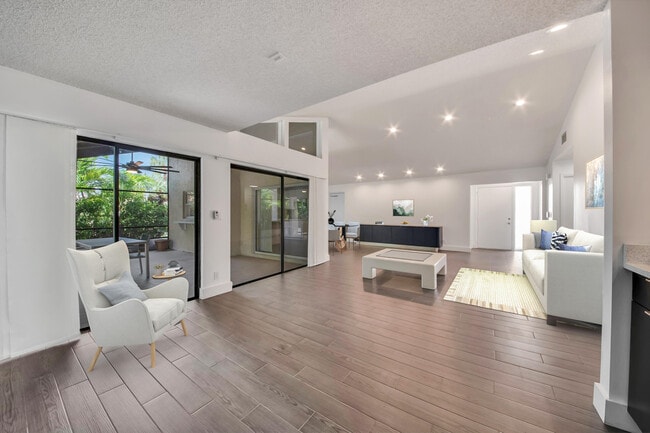 Building Photo - 5529 Lakeview Mews Terrace