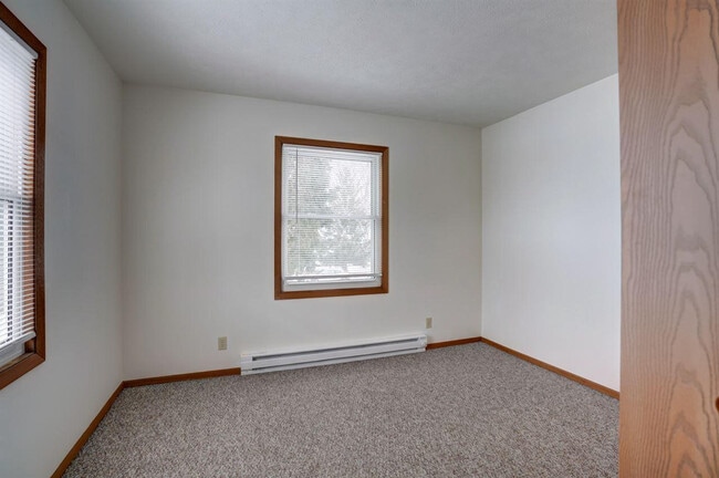 Building Photo - 235 Broadway Dr