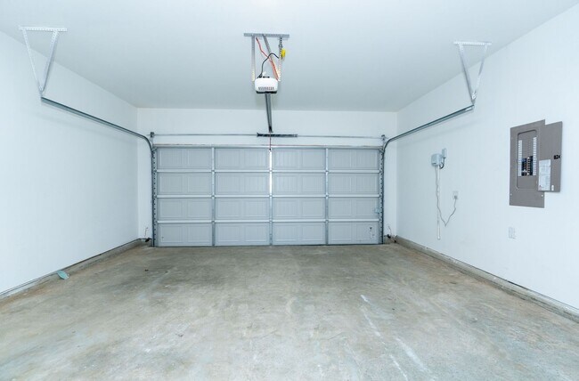 Building Photo - BRAND NEW 2025 Construction - 4BR/3BA Single-Family Home in Northlake Estates