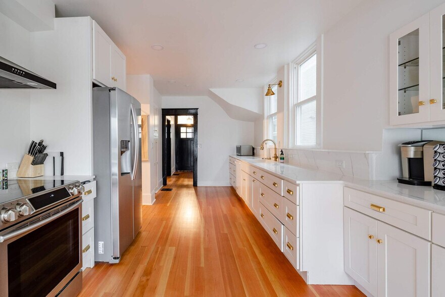 Building Photo - 18 NW 22nd Pl