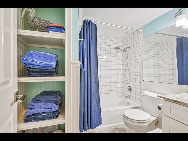 Building Photo - 6102 Seawall Blvd