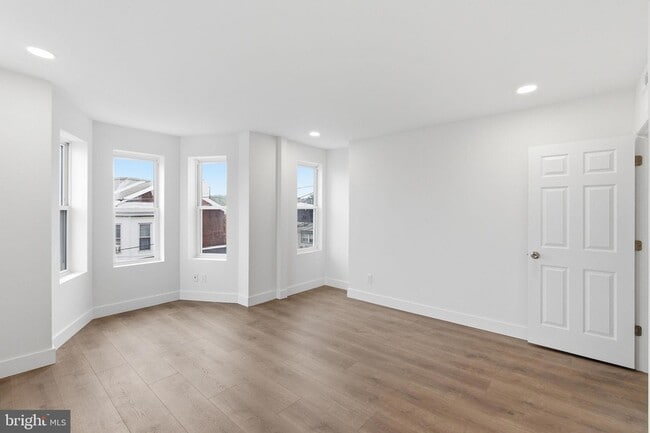 Building Photo - 213 Hermitage St