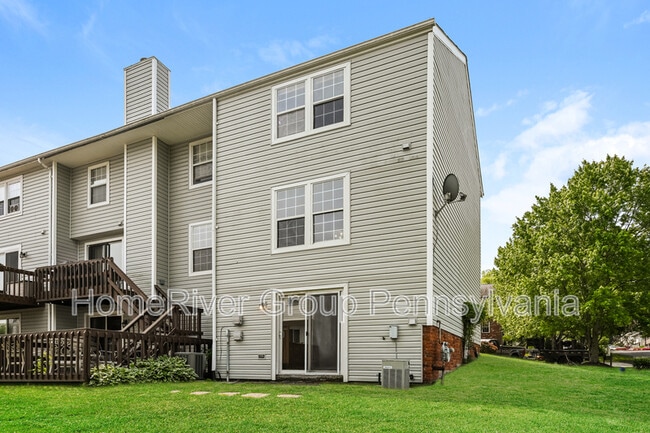 Building Photo - 331 Carters Grove Dr