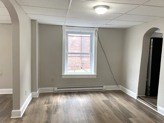 Building Photo - 103 S Church St