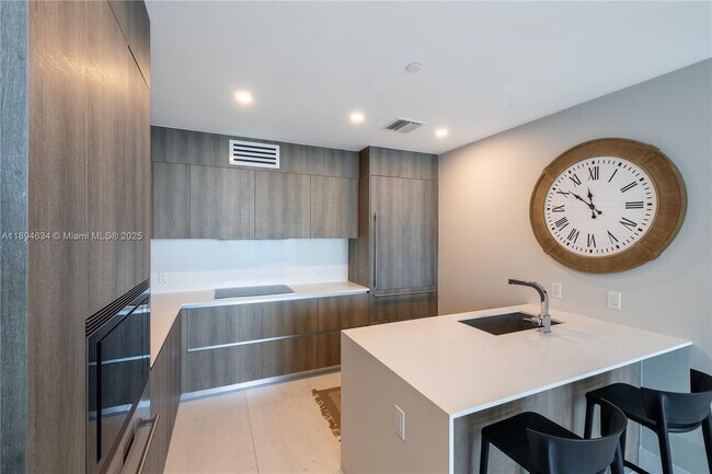 Building Photo - 17550 Collins Ave